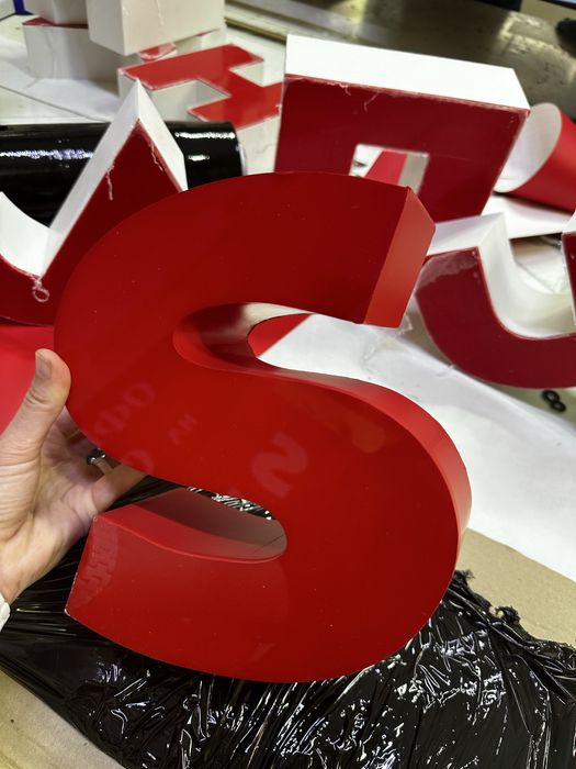 об’ємні літери світлові букви на магазин 3d