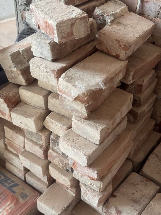 Cegły po rozbiórce