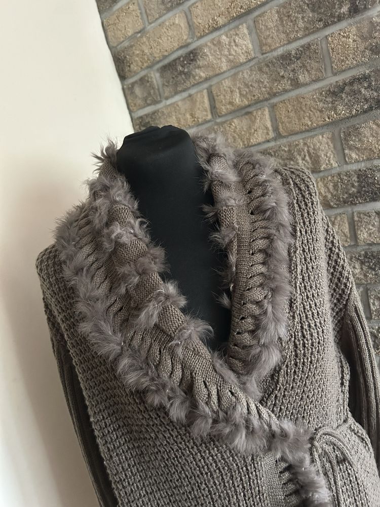 Ciepły długi jesienny sweter wełniany z futrem królika rozmiar L/40