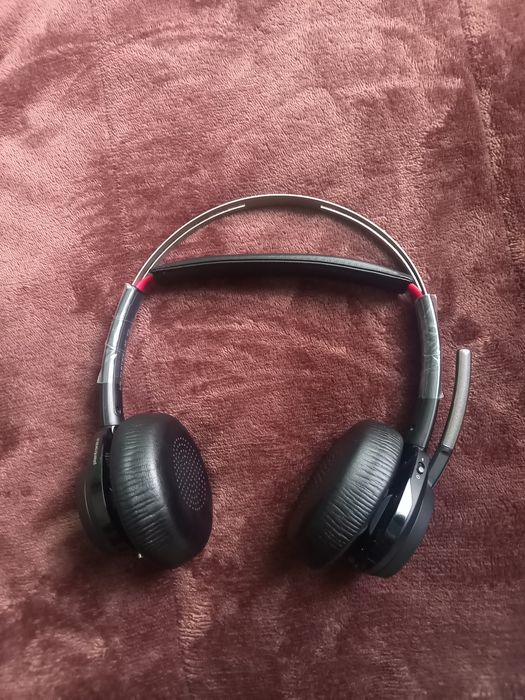 Auscultadores Plantronics Voyager Focus UC