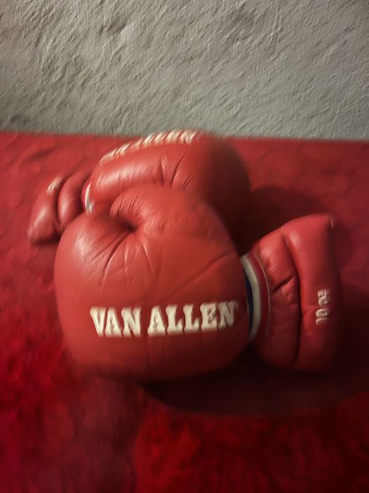 Bola de futebol adidas / luvas de boxe /corda de saltar.