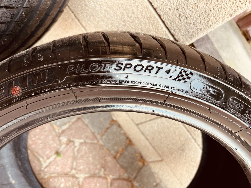 Michelin Pilot Sport 4 235/40 z oznaczeniem ZR18 95Y - prawie nowe.