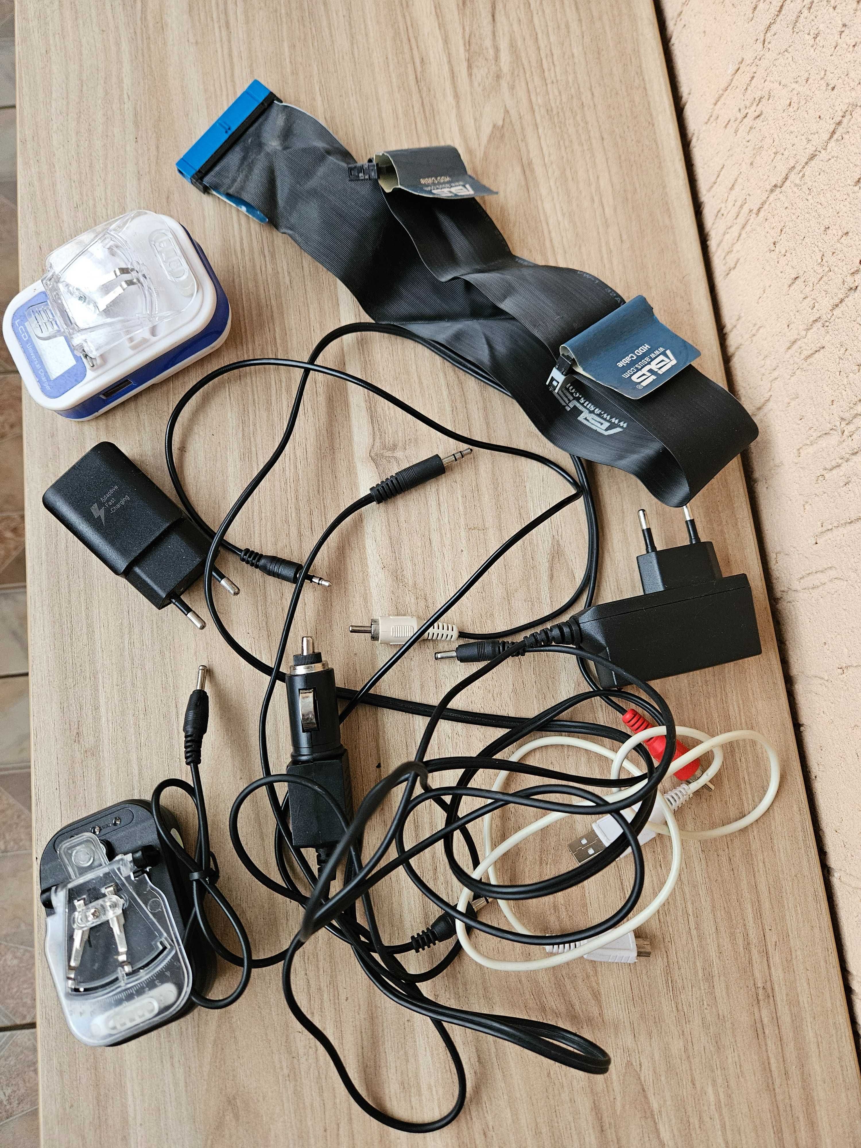 Комплект комплектуючих для ПК: зарядки, кабелі, кулери, адаптери