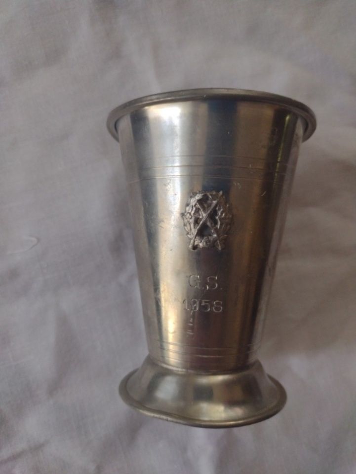 Стакан антикварний срібний.