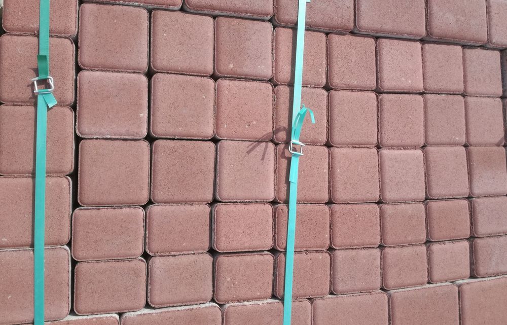 Бруківка.Старе місто, Римський камінь