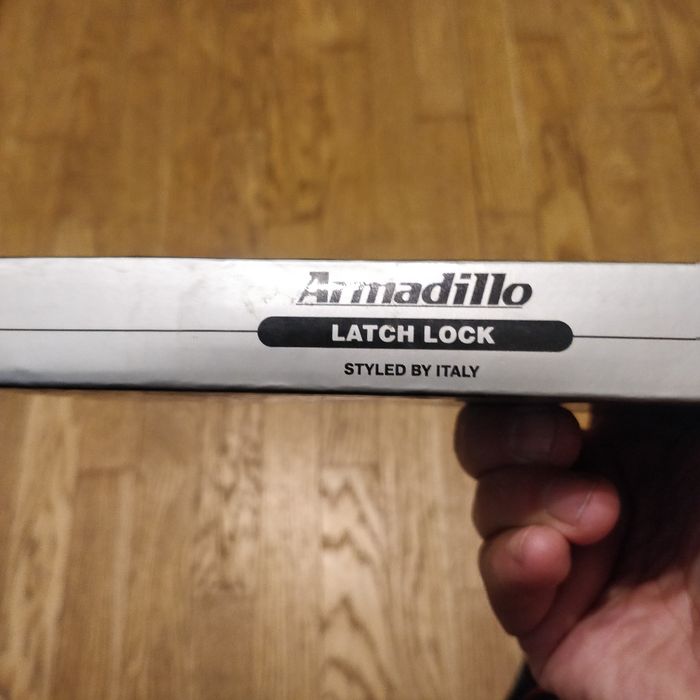 Дверные ручки, замки, фурнитура