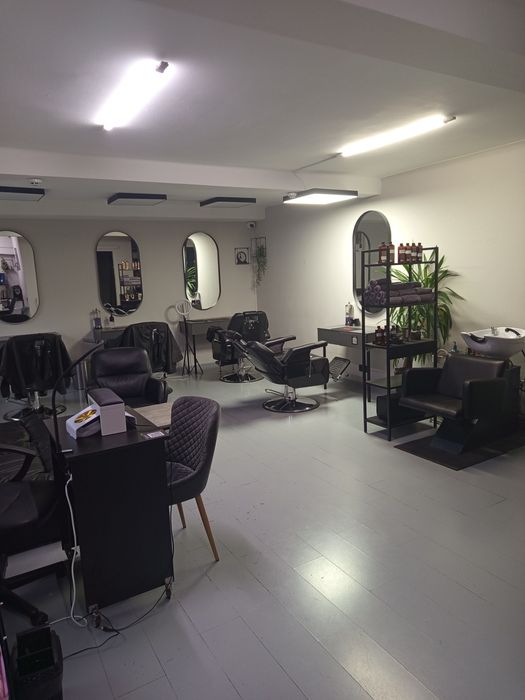 Продам діючий барбершоп в центрі міста