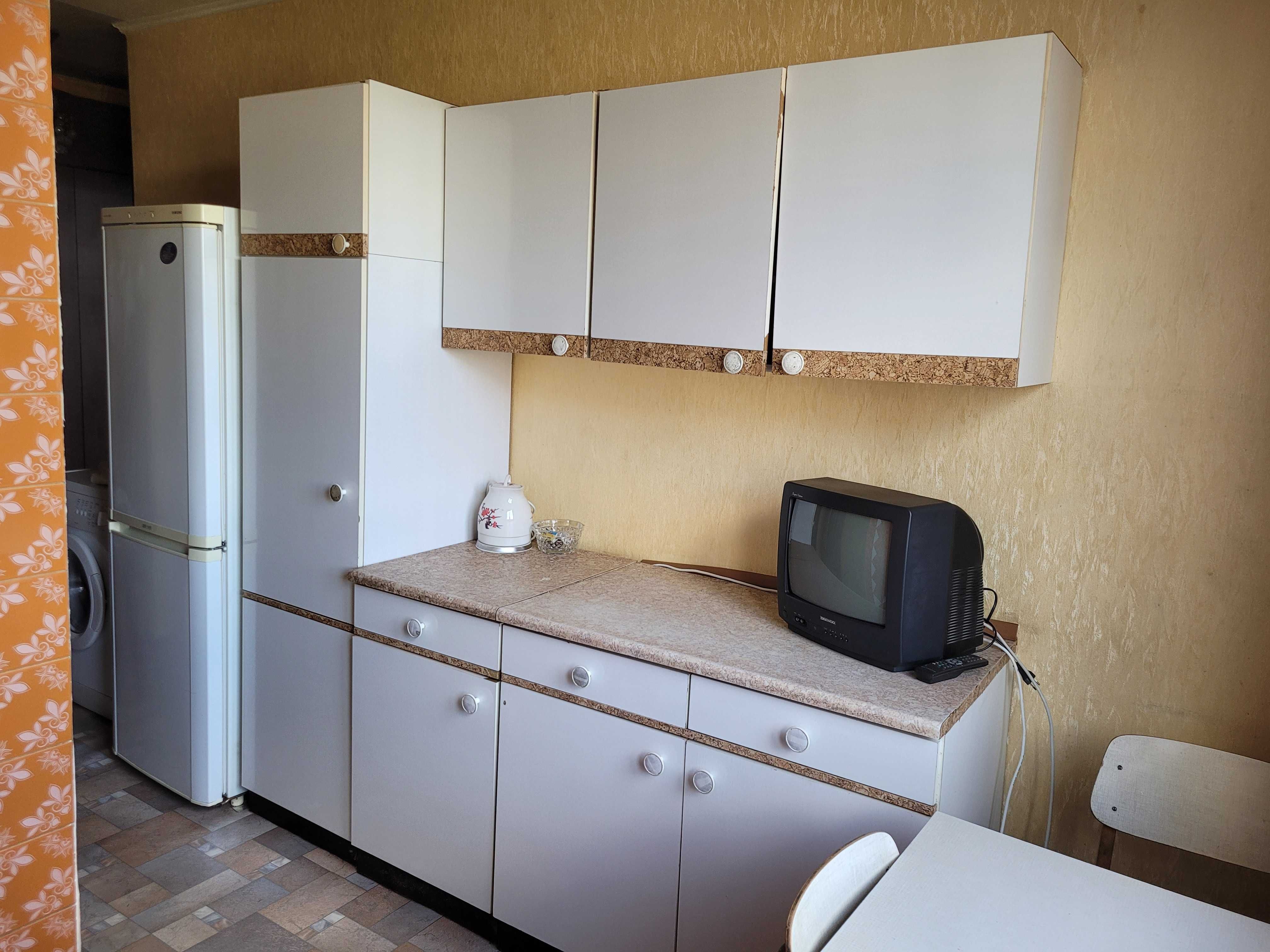 Продам 3к с мебелью и техникой возле м.Алексеевская (403649)