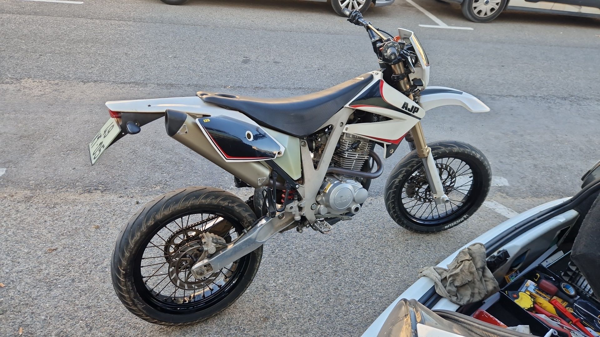 Boas amigos estou a vender minha Ajp 125