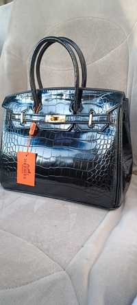 Шкіряна чорна сумка в стилі Hermes Birkin