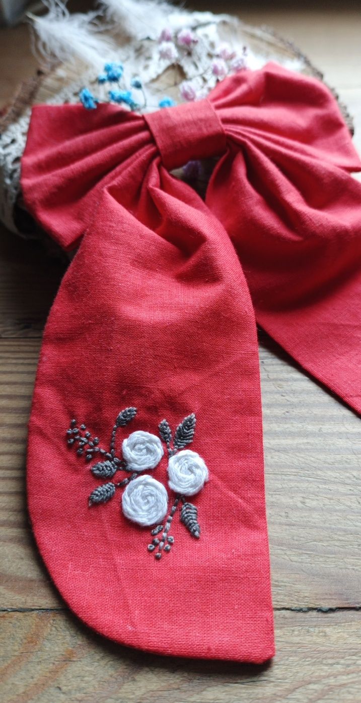 Haftowana biżuteria - kokarda do włosów handmade