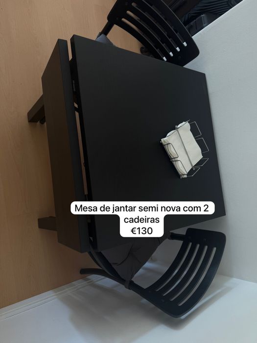 Vendo cama, conjunto de cadeira e moveis pra tela