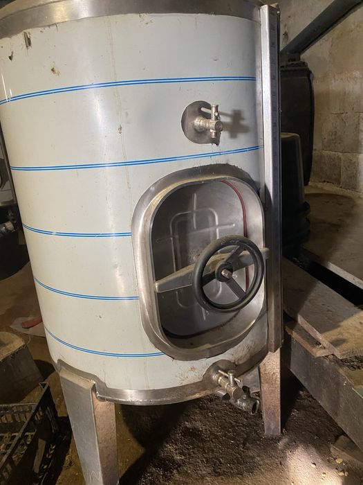 Vendo cubas de vinho