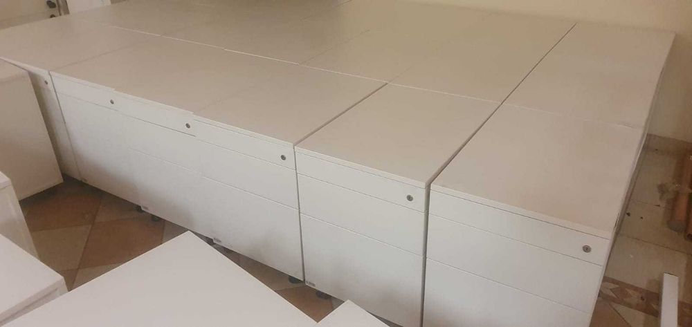Kontenerek pod biurko mobilny kolor biały