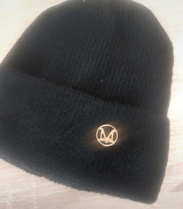 Czarna ciepła czapka damska Wewnątrz polar