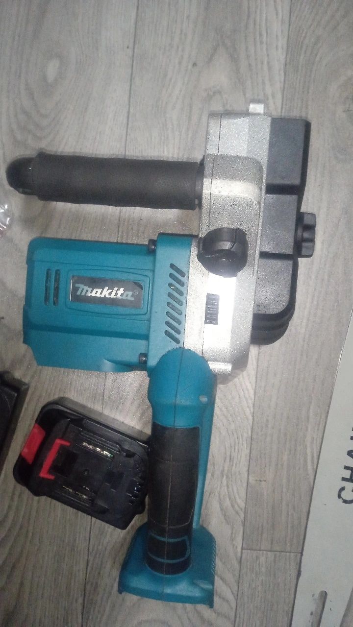 Продам электро пилу makita 88v