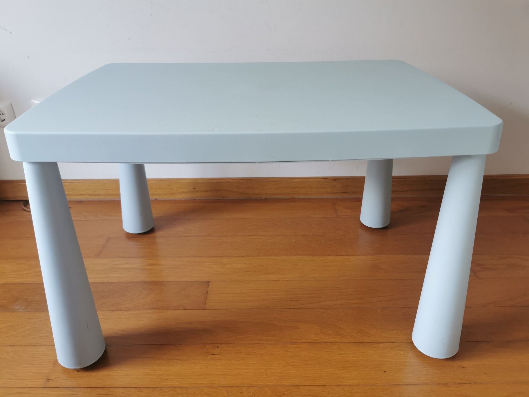 Mesa + cadeira azul IKEA