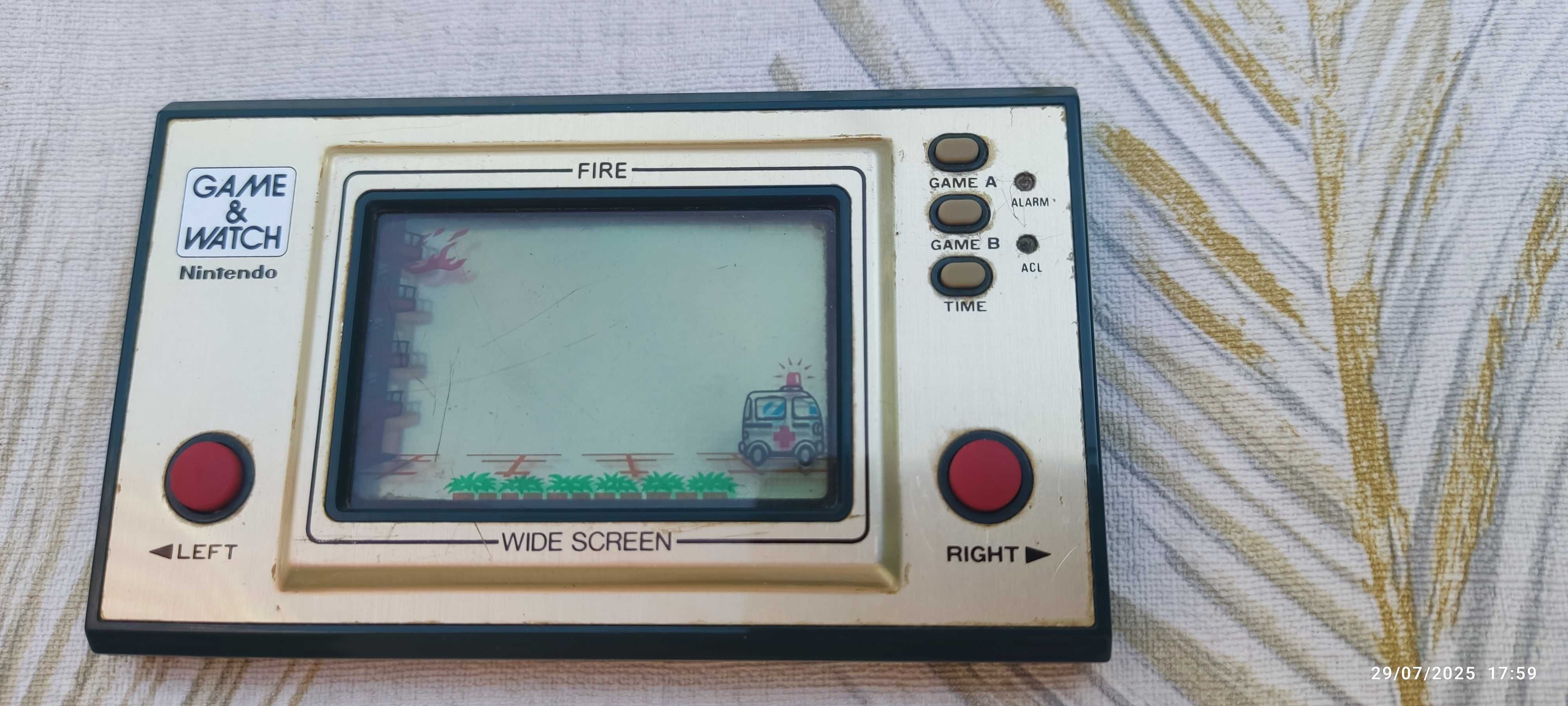 FireGame & watch  da  Nitendo 
Original da década de 80.