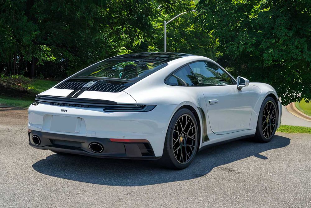 Porsche 911 Carrera      2022