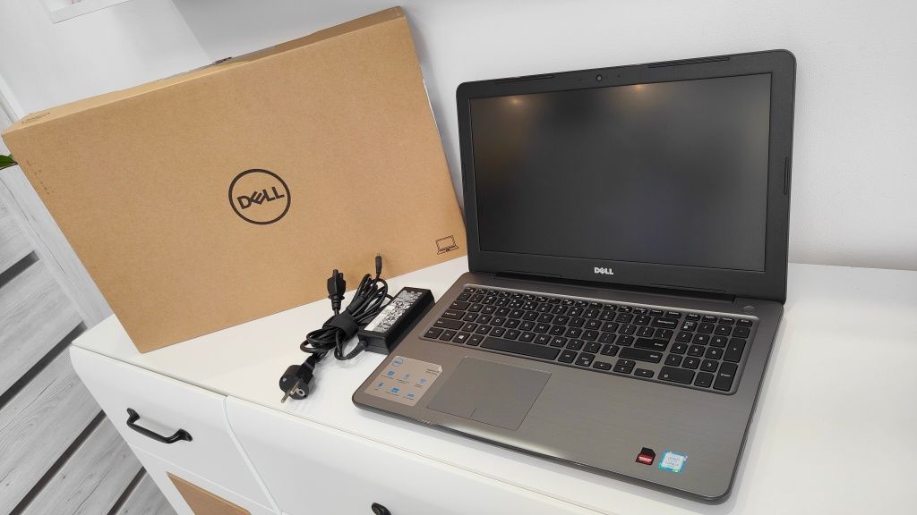 Sprzedam Laptop Dell Inspiron/Intel i3/ram4gb/RadeonR7/SSD256GB/DVD