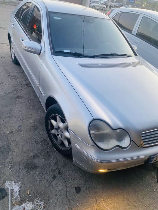 Продаю Mercedes-Benz 200 требует ремонта