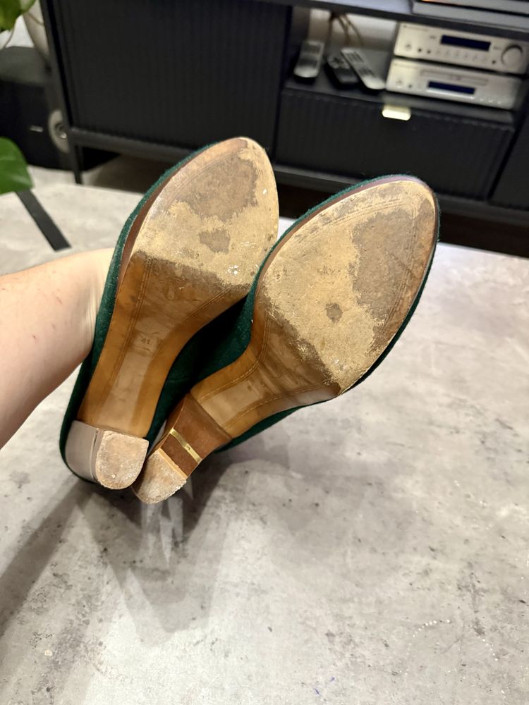 Buty na słupku Stradivarius zielone rozmiar 41