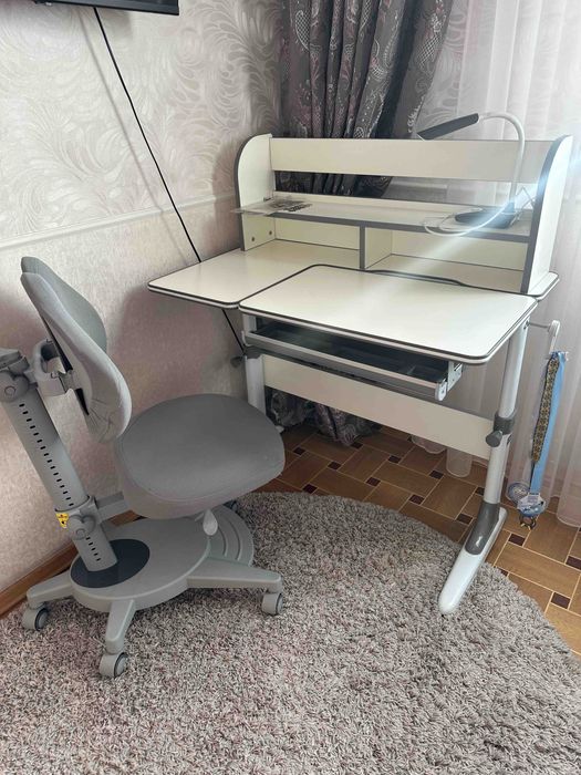 Дитяча парта з кріслом
