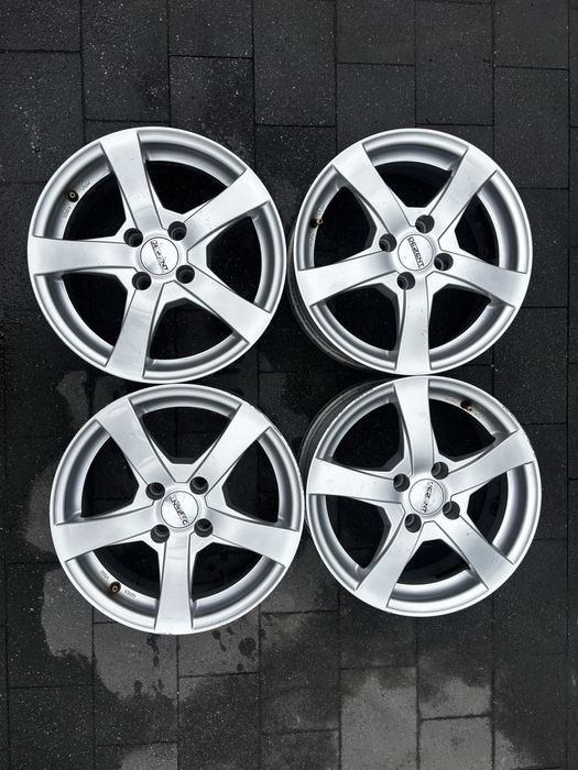Felgi aluminiowe Dezent 4x100 R15 et38 6j otw 54.1/60.1 nr b34