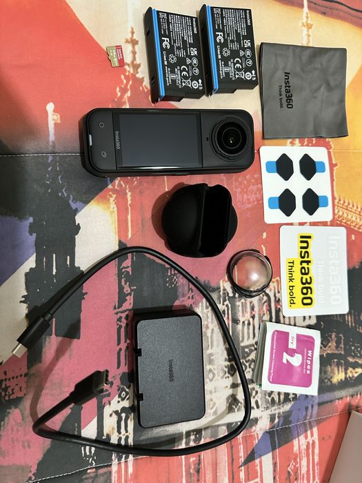 Insta 360 X5 8K Essential Bundle