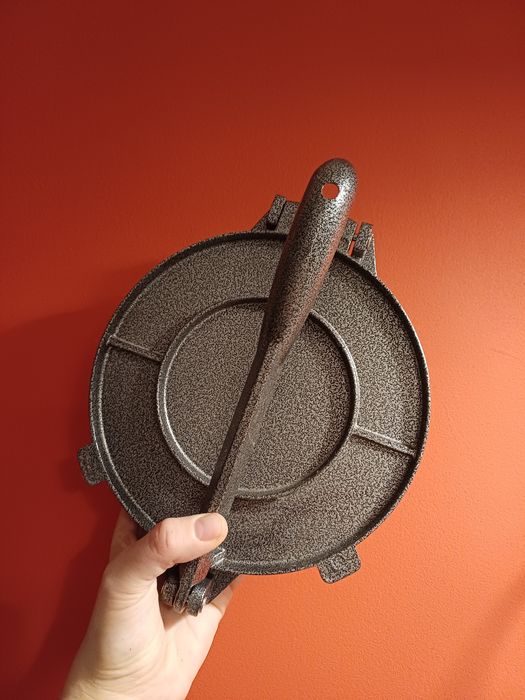 Prasa do tortilli żeliwna 20 cm