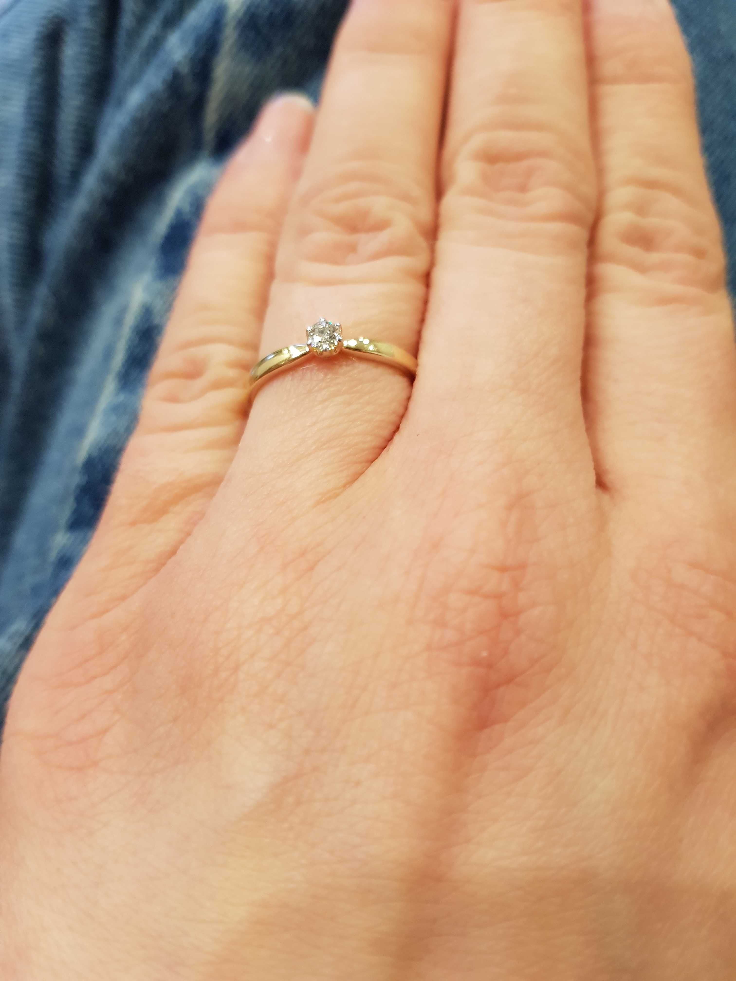 Nowy z metką złoty pierścionek z brylantem zaręczynowy