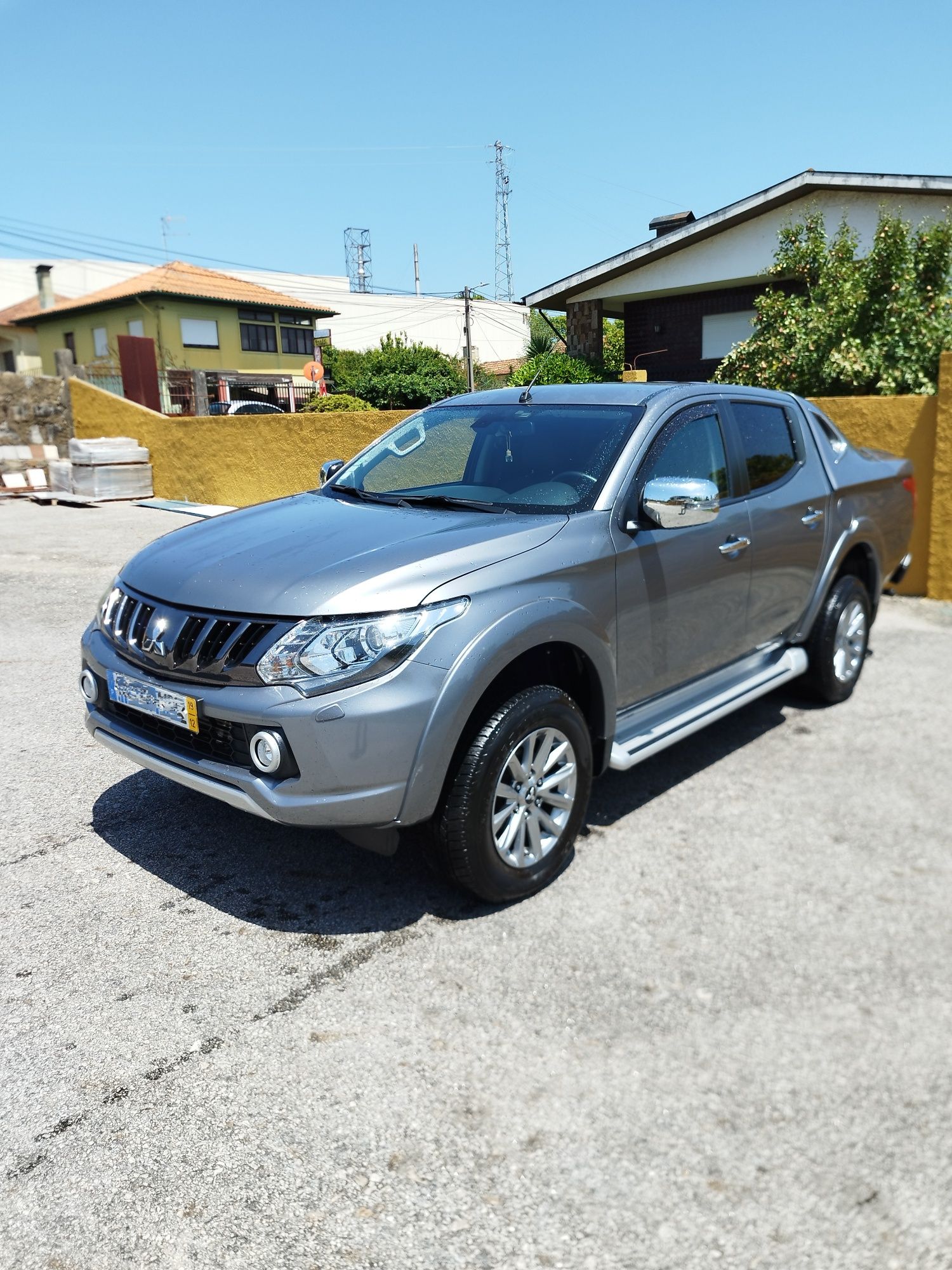 Mitsubishi L200 Strakar InStyle 2.5 181 cavalos automática