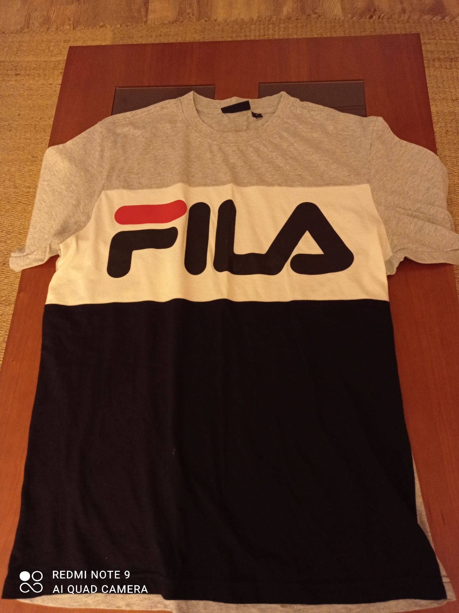 T-shirt FILA do tamanho S