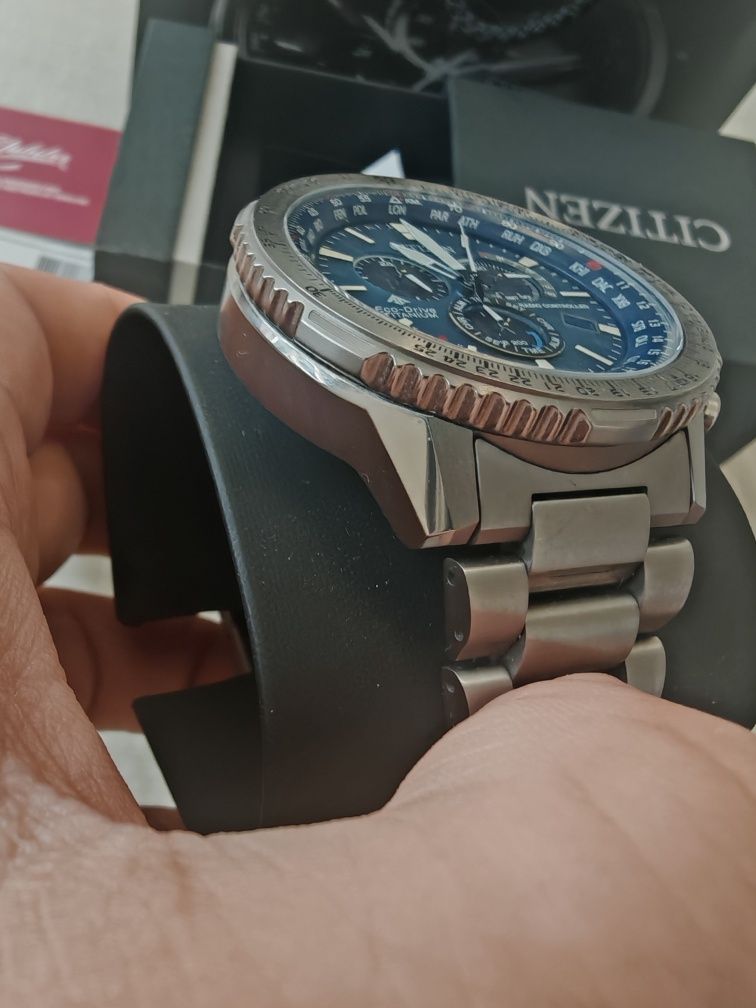 Citizen tytan  cb5010-81l