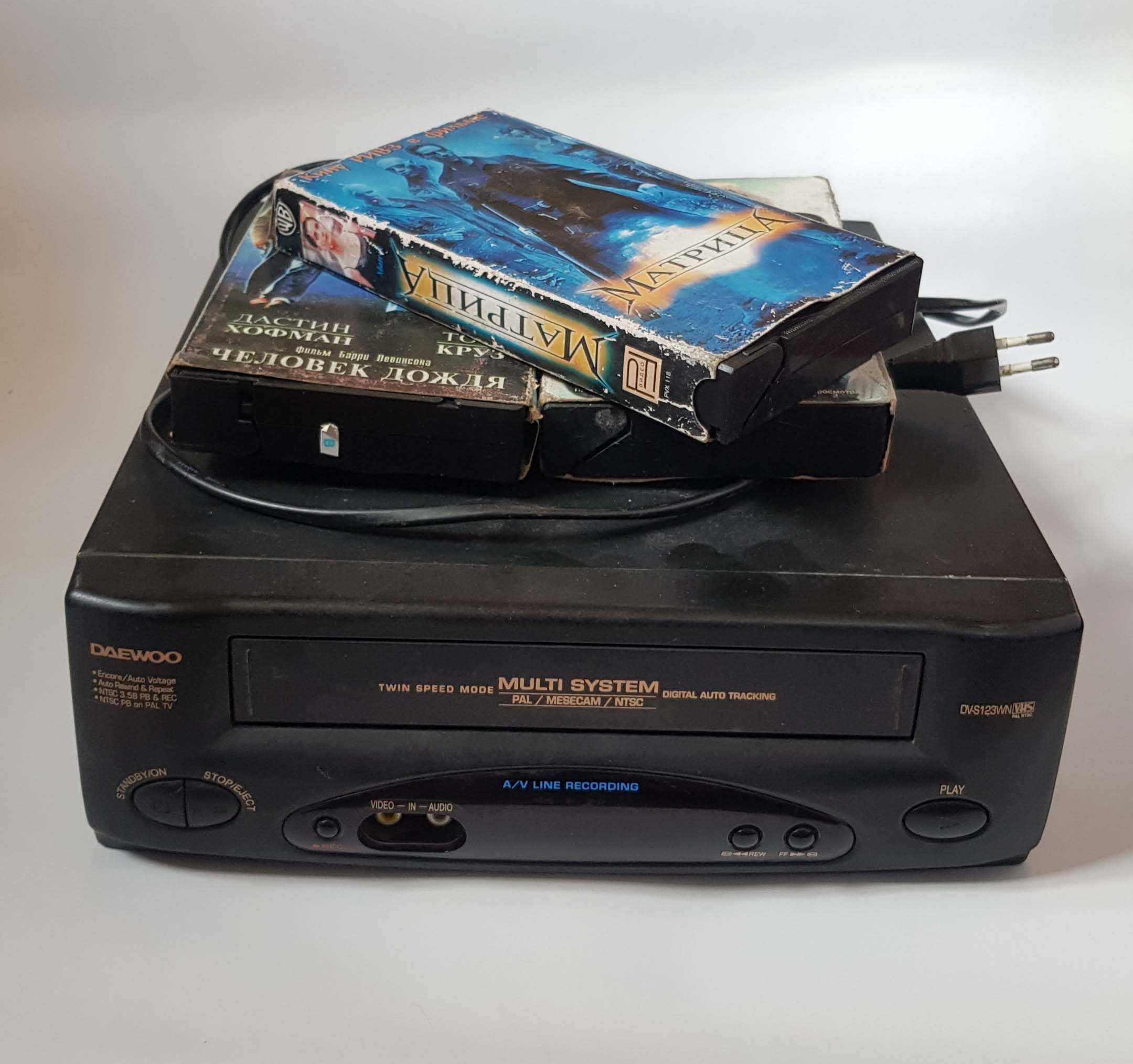 Приму в подарунок старий відеомагнітофон VHS на касетах