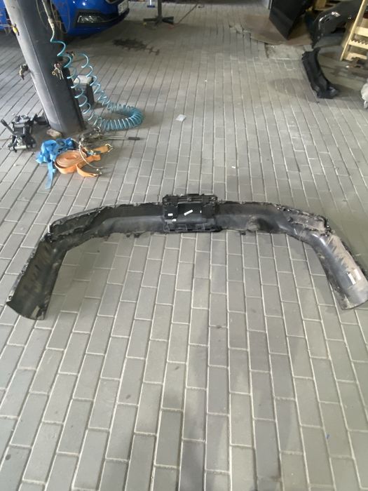 Накладка заднього бампера Toyota Land Cruiser 200