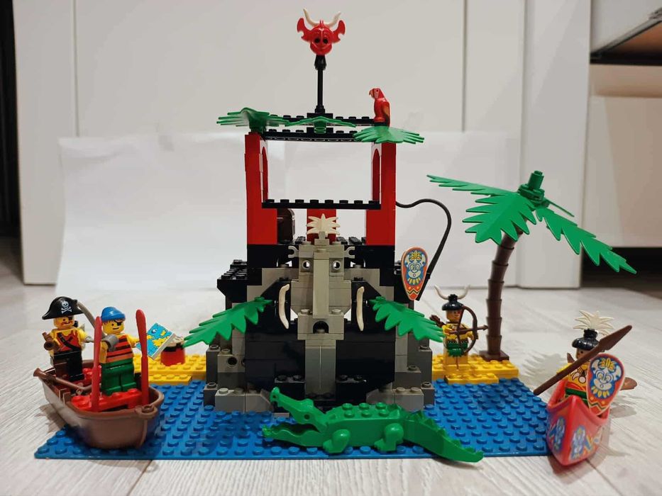Lego System 6264 Forbidden Cove 1994