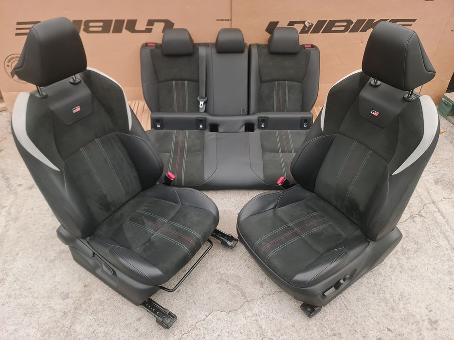 Fotele wnętrze środek kanapa toyota chr gr sport . Skora alkantara