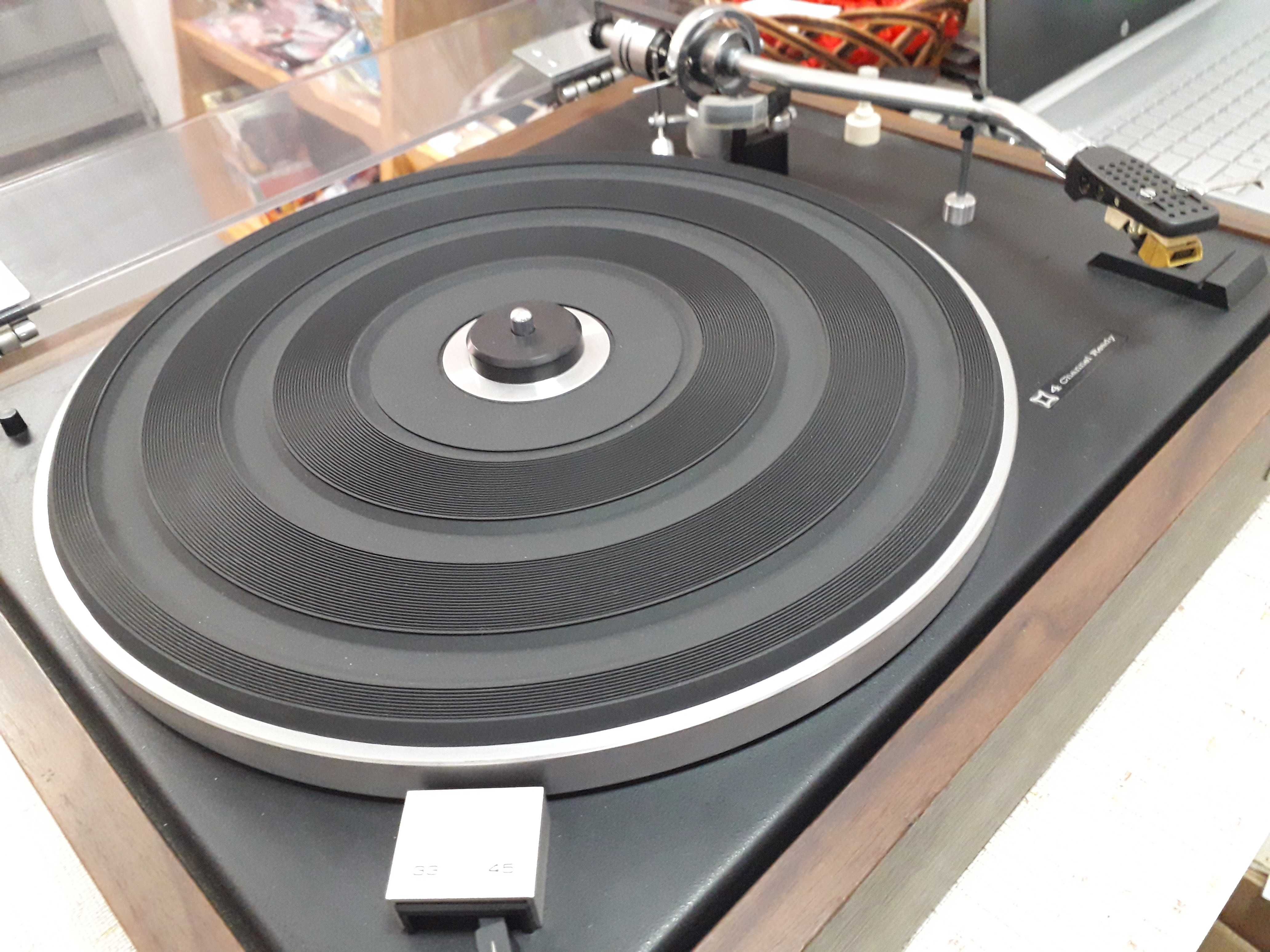 Gira discos JVC Nivico modelo SRP473E