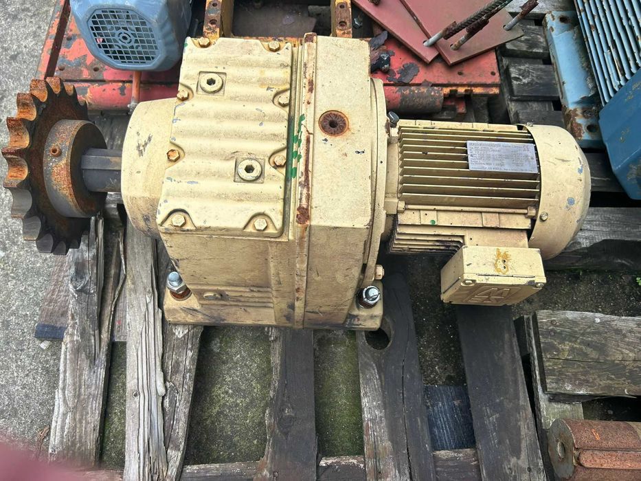 Motoreduktor z silnikiem 2,2 kW, 1400 r/min na 7,5 r/m