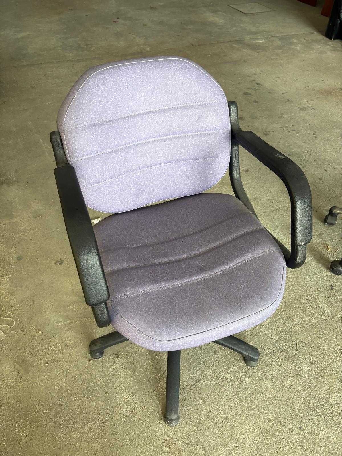Sofá, Massageador pés, 3 Cadeiras, 1 Carrinho (Cabeleireiro)