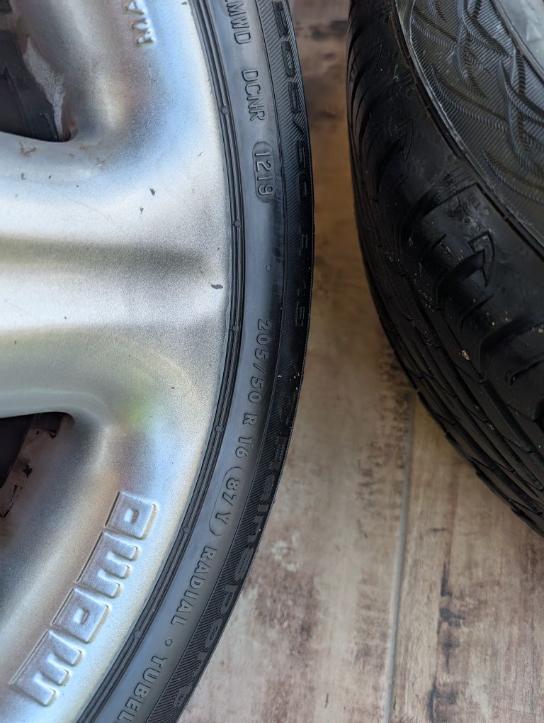 Koła Opony UNIROYAL + Felgi MOMO 4x114,3 16 205/50