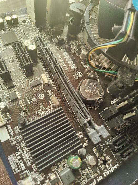 i5 7500 + Gigabyte H110 + 8GB RAM