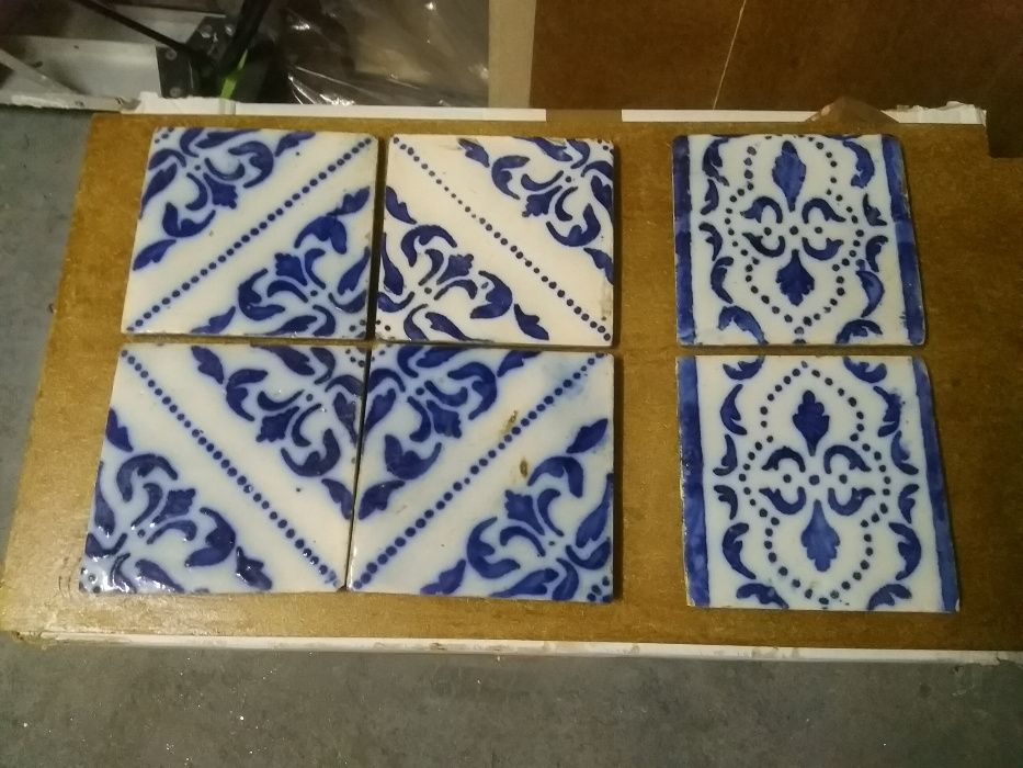 Painel de aprox. 60 Azulejos fabricados à mão antigos Século XIX