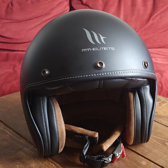 MT Helmets LE MANS 2 SV