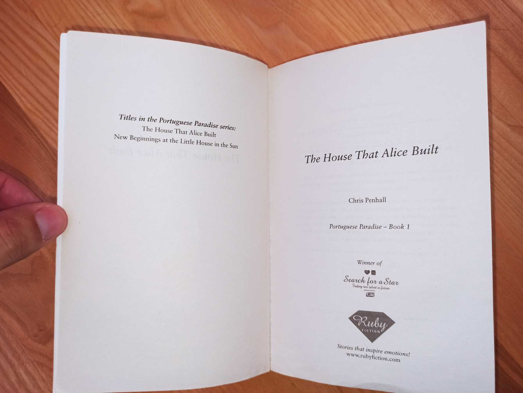 Книга The House that Alice Built

Chris Penhall