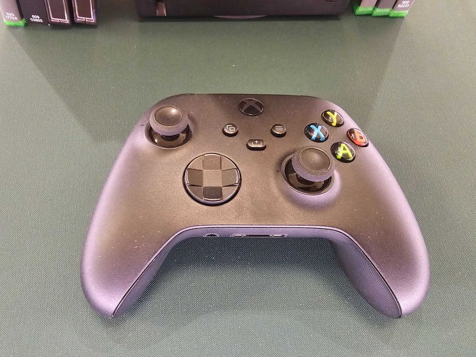 Xbox Series X + Comando + 5 Jogos