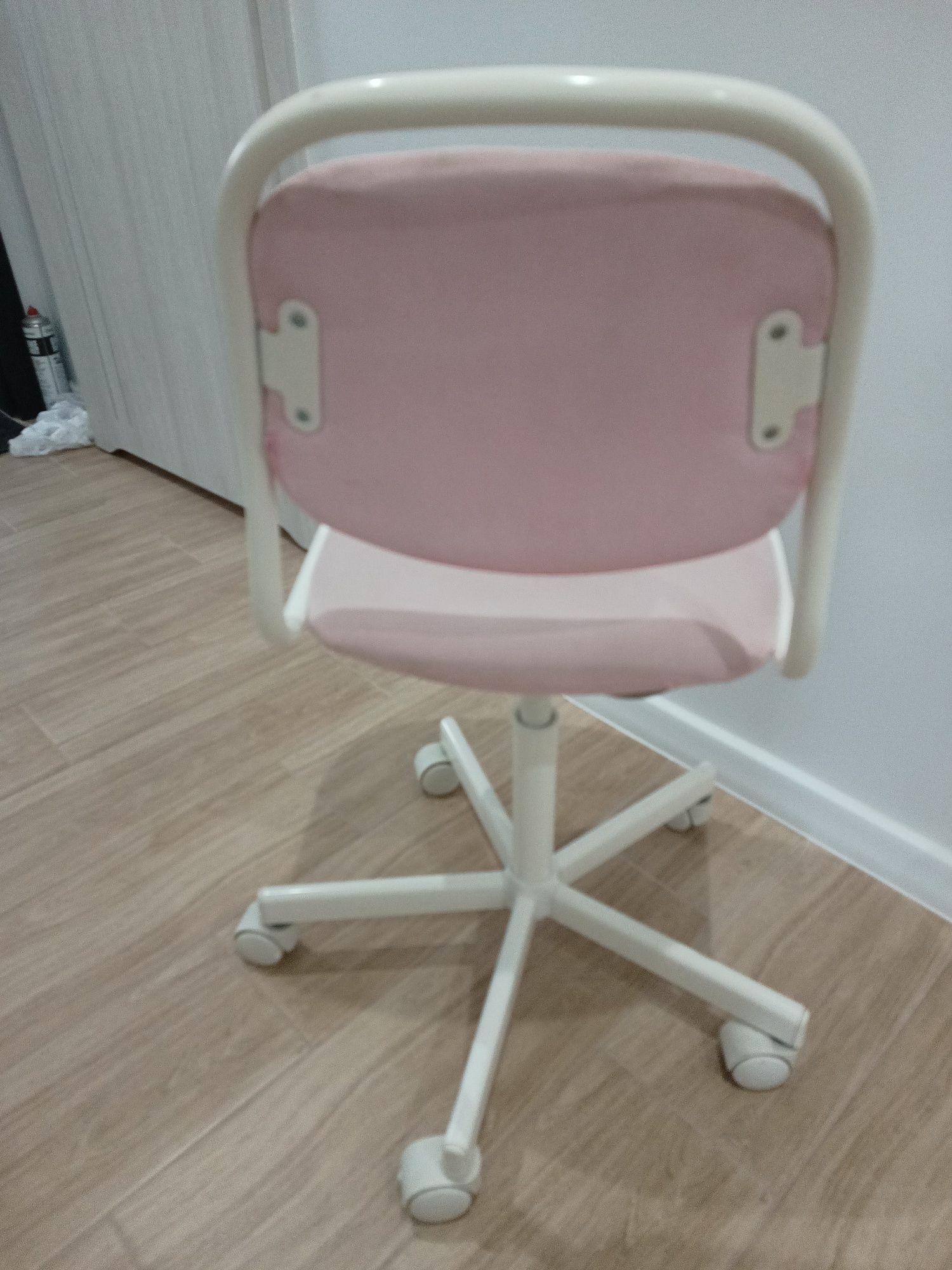 Krzesło obrotowe rozowe  Ikea ORFJALL