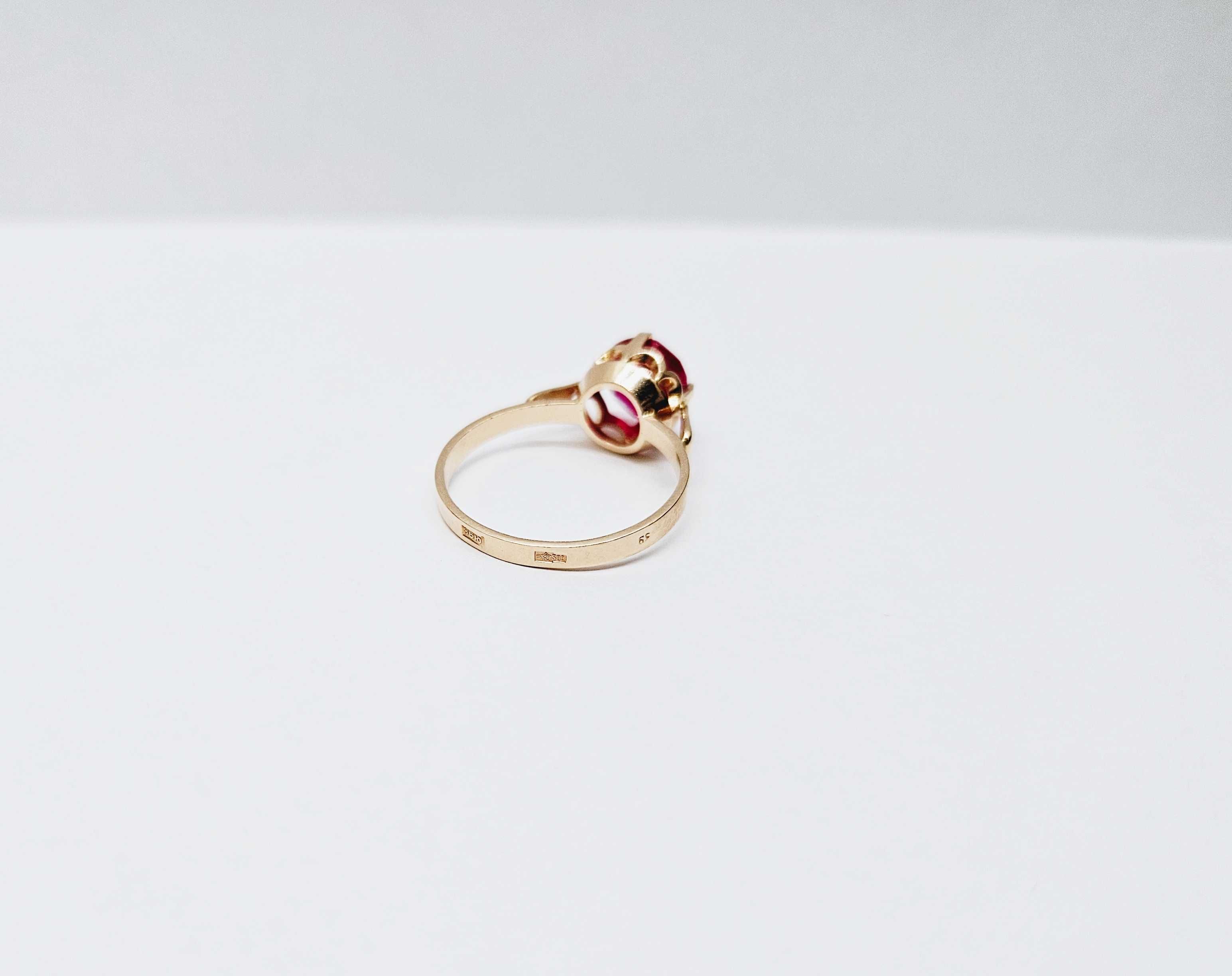 Piękny złoty pierścionek 583 różowe złoto czerwony kamień