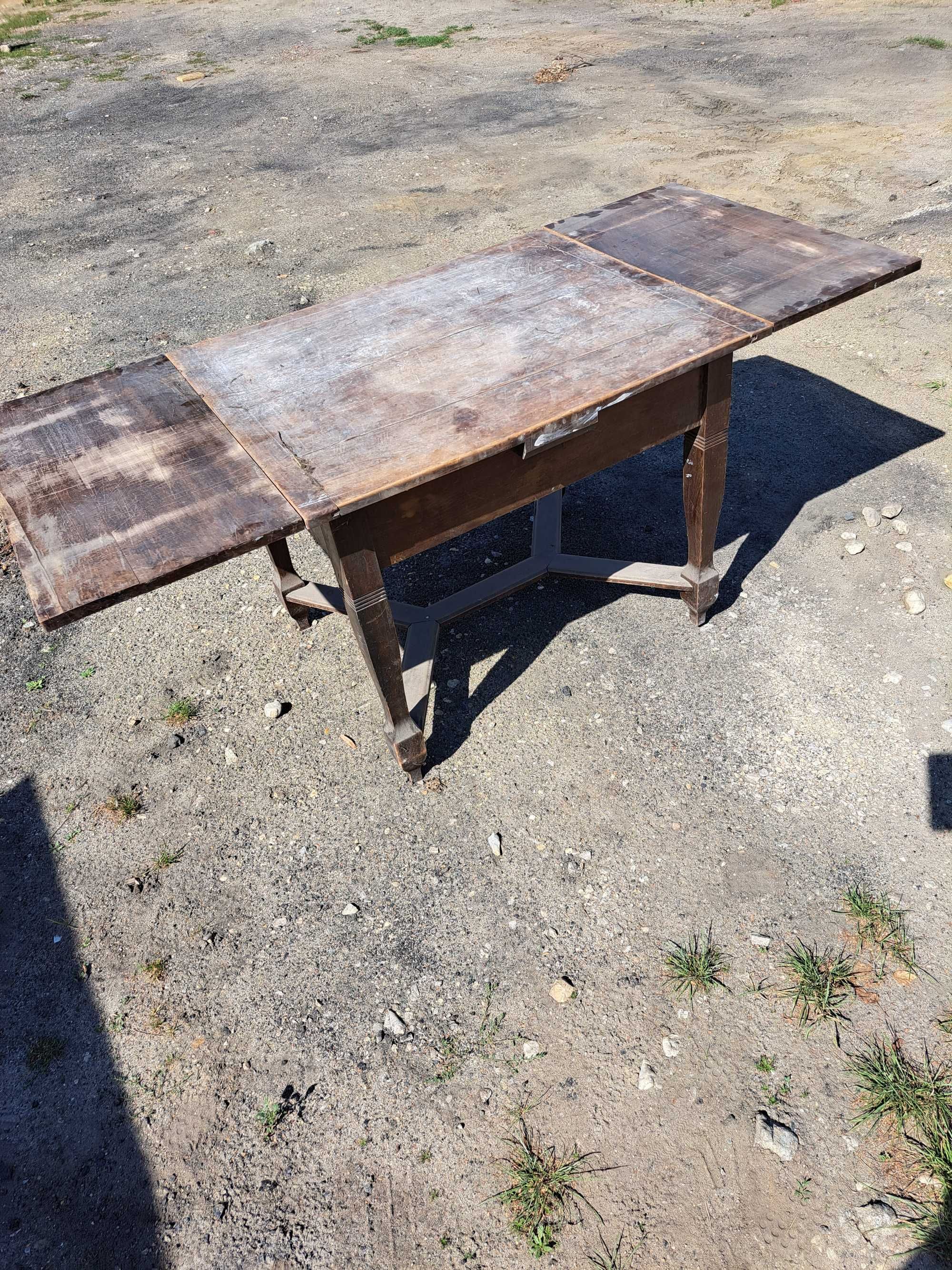 Stary stół drewniany